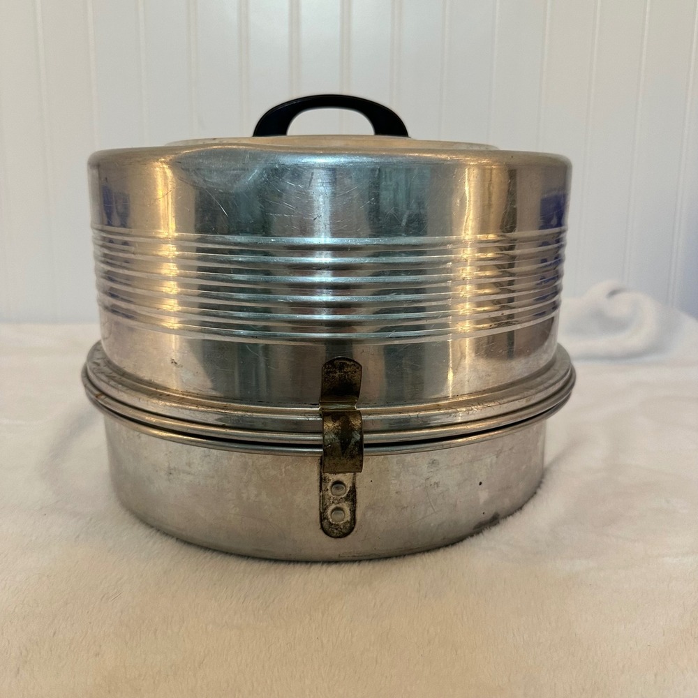 Regal‎ Cake Saver Carrier Vintage Silver Good Aluminum Mid Century Locking Lid